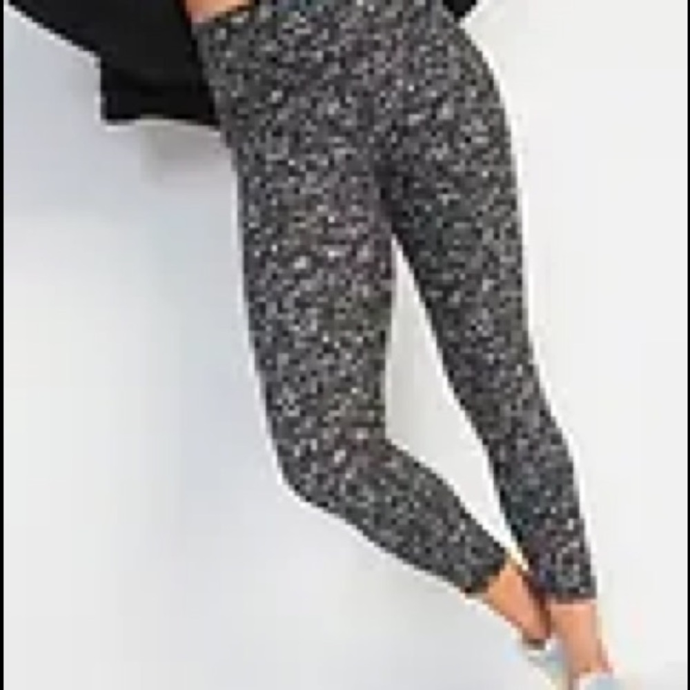 Old Navy High-Waisted Elevate Powersoft 7/8 length side pocket S